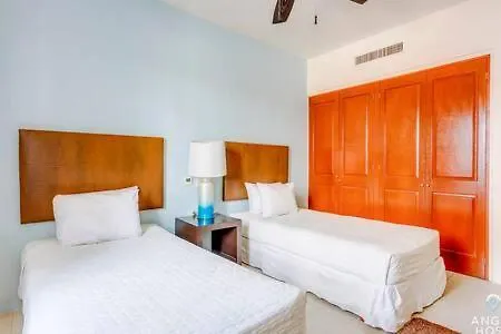 Pool, Gazebo, Parking, 2 Blocks To Beach & 5Th Ave Apartment Playa del Carmen