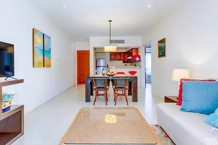 Pool, Gazebo, Parking, 2 Blocks To Beach & 5Th Ave Apartment Playa del Carmen