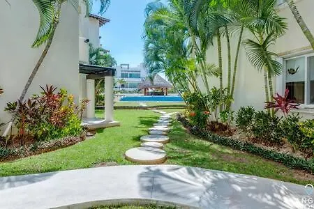 Pool, Gazebo, Parking, 2 Blocks To Beach & 5Th Ave Apartment Playa del Carmen Mexico