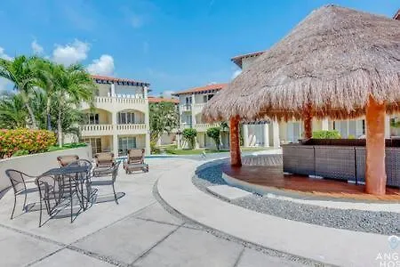 Pool, Gazebo, Parking, 2 Blocks To Beach & 5Th Ave Apartment Playa del Carmen