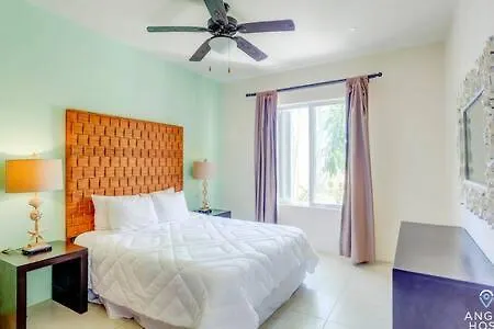 Pool, Gazebo, Parking, 2 Blocks To Beach & 5Th Ave Apartment Playa del Carmen