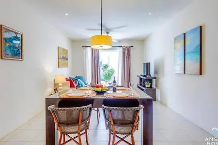Pool, Gazebo, Parking, 2 Blocks To Beach & 5Th Ave Apartment Playa del Carmen