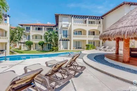 Pool, Gazebo, Parking, 2 Blocks To Beach & 5Th Ave Apartment Playa del Carmen