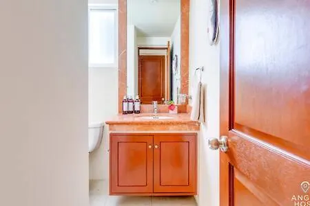 Pool, Gazebo, Parking, 2 Blocks To Beach & 5Th Ave Apartment Playa del Carmen